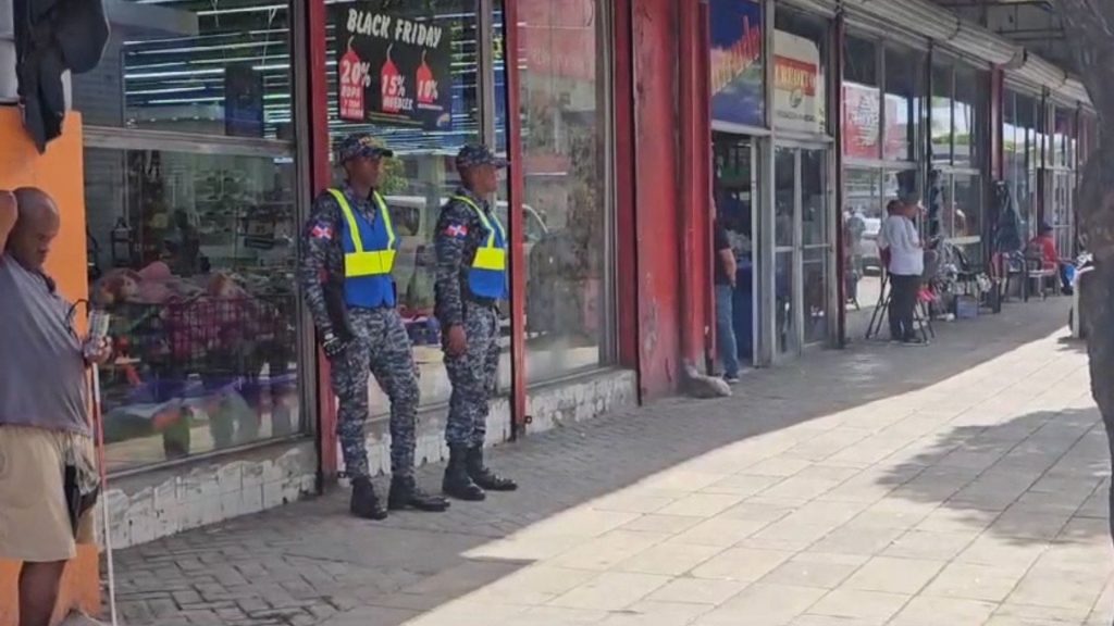 VIDEO: Policía Nacional refuerza seguridad en arterias comerciales de la capital post thumbnail image