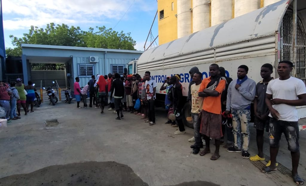 Migración y Ejército agarran a 64 haitianos indocumentados en Montecristi post thumbnail image