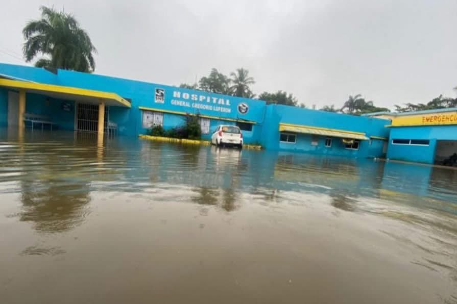 Hospital Gregorio Luperón en Puerto Plata sufre inundaciones por intensas lluvias post thumbnail image