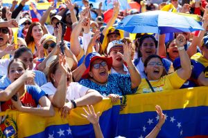 Desde República Dominicana venezolanos alzan su voz en contra del régimen de Nicolás Maduro post thumbnail image