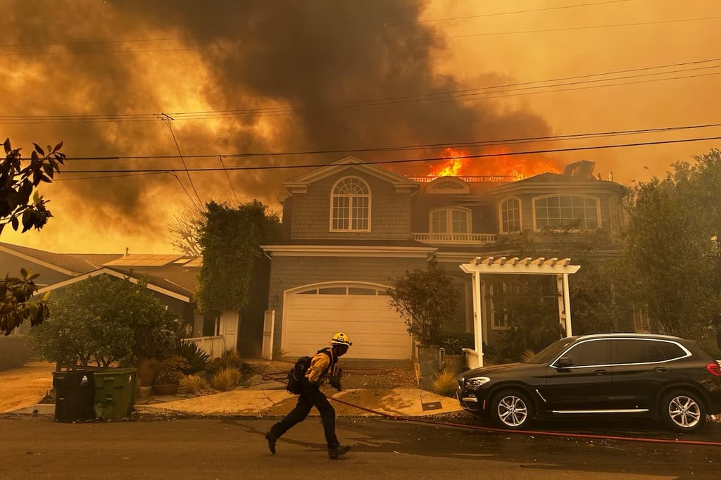 Al menos dos muertos en uno de los incendios que asola Los Ángeles (EE.UU.) post thumbnail image