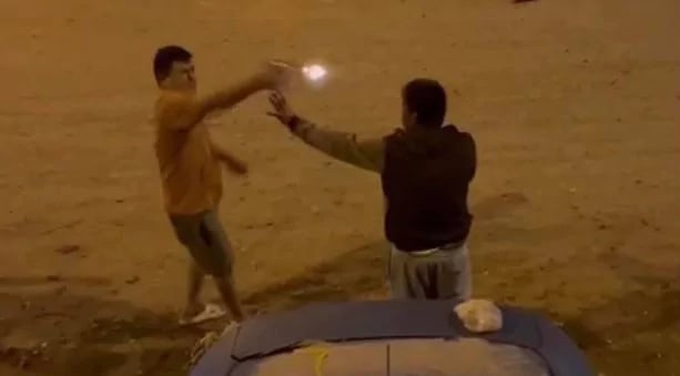 VIDEO: Un policía dispara a un joven que le estaba cobrando por parqueo en la vía pública post thumbnail image