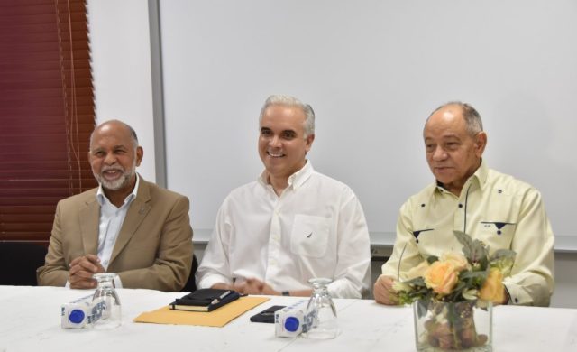 Luis Miguel De Camps visita la ADP y apela al diálogo para mejorar la calidad educativa post thumbnail image
